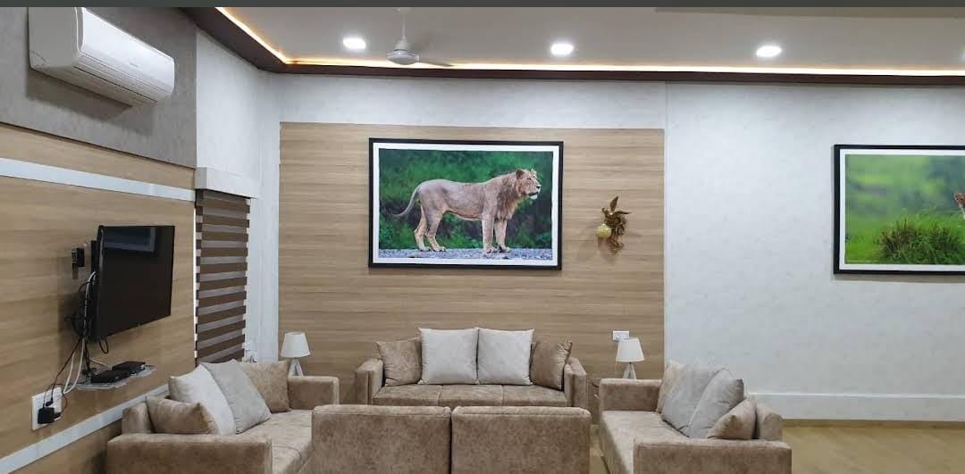Sinh Sadan Visitor Facilities
